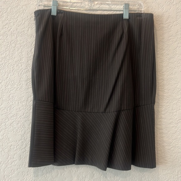 Womens Bebe size 8 Brown skirt. Great flair at bottom! Tan and cream pinstripes - Picture 5 of 6